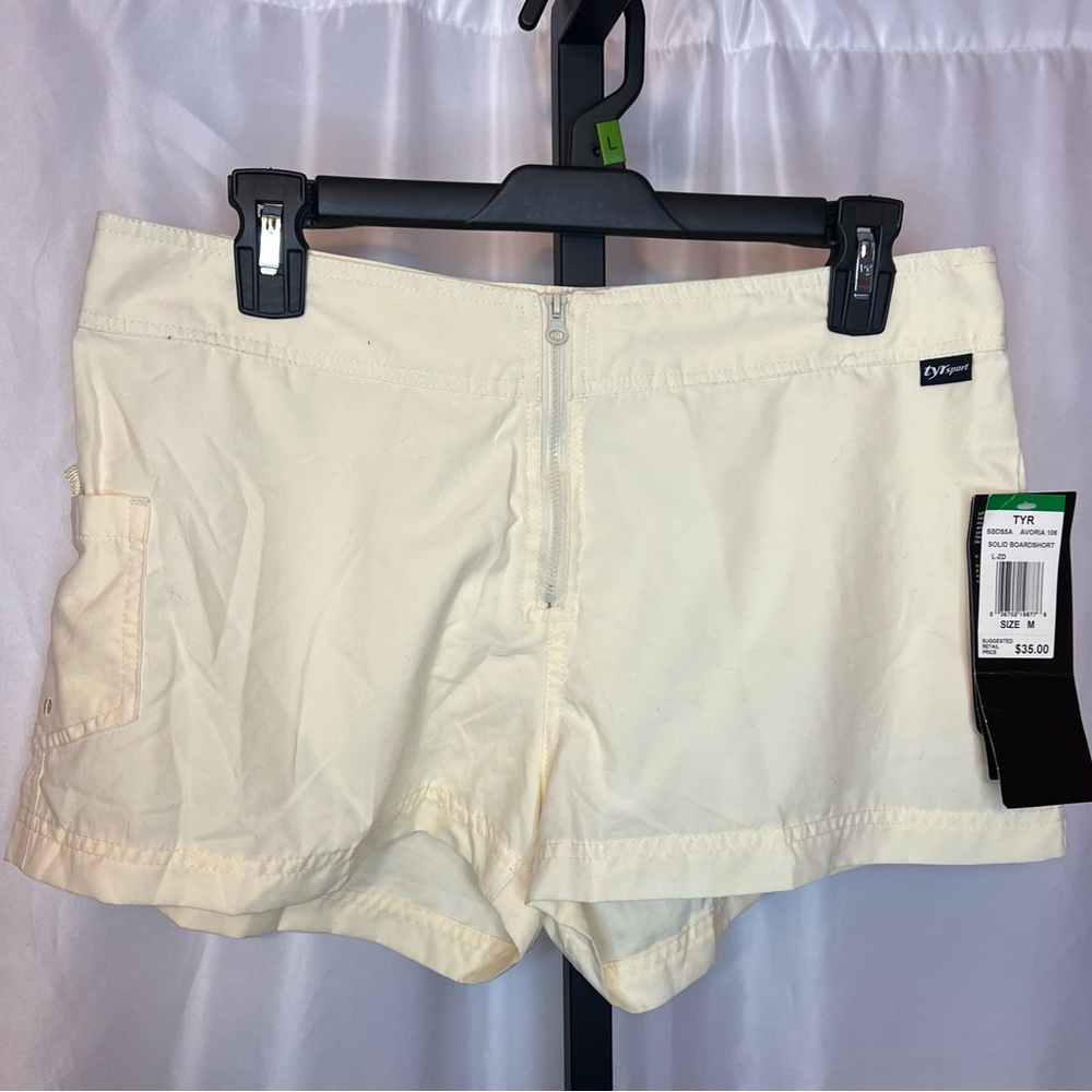 TYR Avoria Board Shorts Solid Cream Color, size Medium NWT